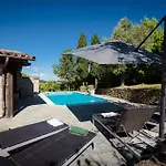 Luxe Villa, Ensuites & Private Vineyard Views