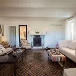 Luxe Villa, Ensuites & Private Vineyard Views