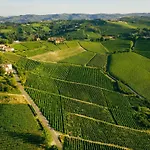 Luxe Villa, Ensuites & Private Vineyard Views * San Marzano Oliveto