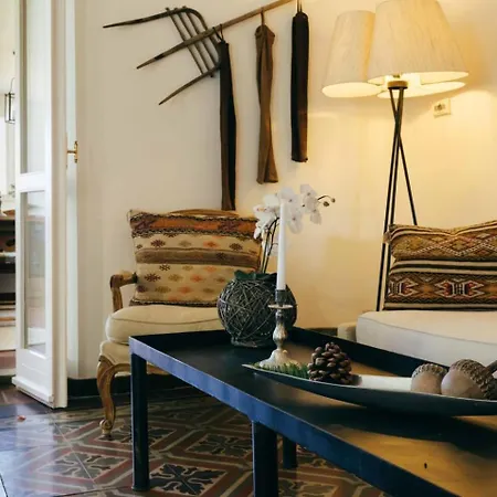 Luxe Villa, Ensuites & Private Vineyard Views
