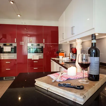 Luxe Villa, Ensuites & Private Vineyard Views * 산마르자노올리베토