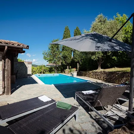 Luxe Villa, Ensuites & Private Vineyard Views