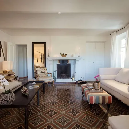 Luxe Villa, Ensuites & Private Vineyard Views