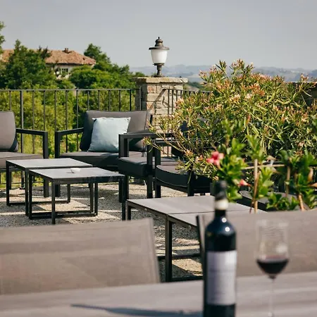 Luxe Villa, Ensuites & Private Vineyard Views 산마르자노올리베토