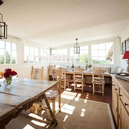 Luxe Villa, Ensuites & Private Vineyard Views *