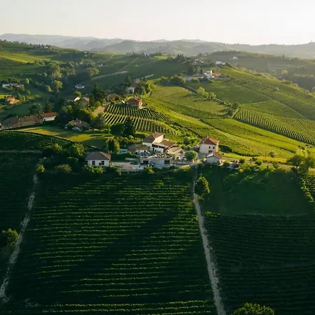 Luxe Villa, Ensuites & Private Vineyard Views