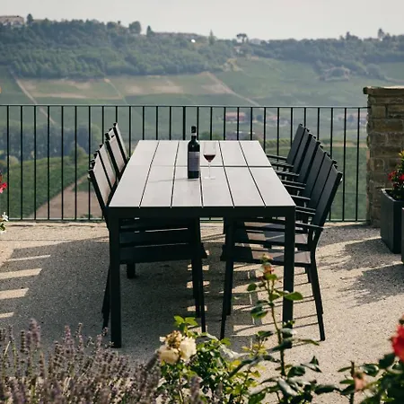 Luxe Villa, Ensuites & Private Vineyard Views * 산마르자노올리베토