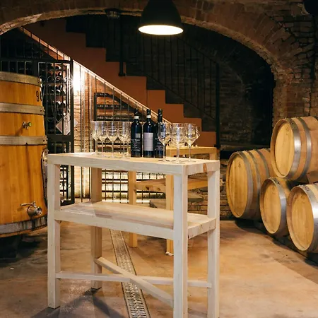 Luxe Villa, Ensuites & Private Vineyard Views Βίλα