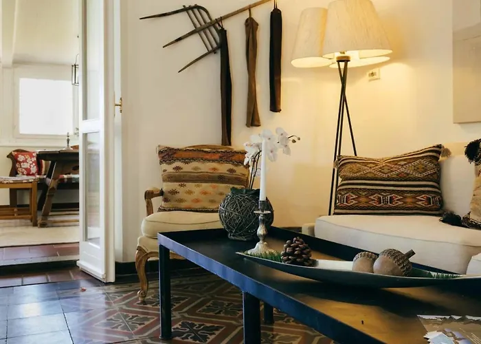 Luxe Villa, Ensuites & Private Vineyard Views