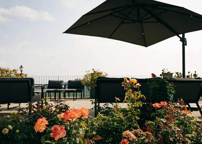 Luxe Villa, Ensuites & Private Vineyard Views *