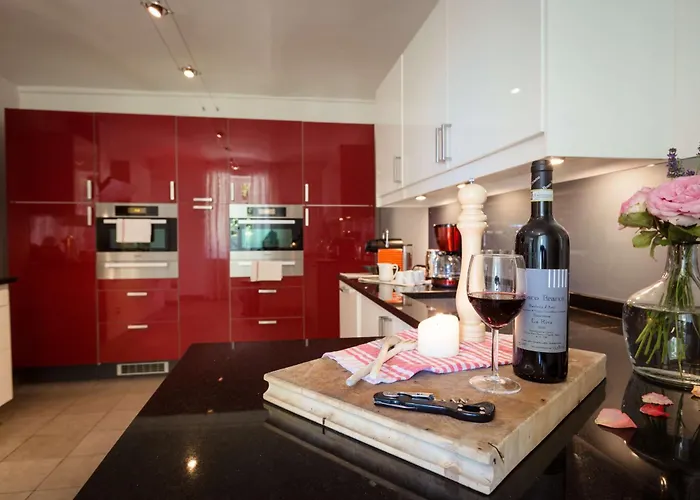Luxe Villa, Ensuites & Private Vineyard Views * San Marzano Oliveto