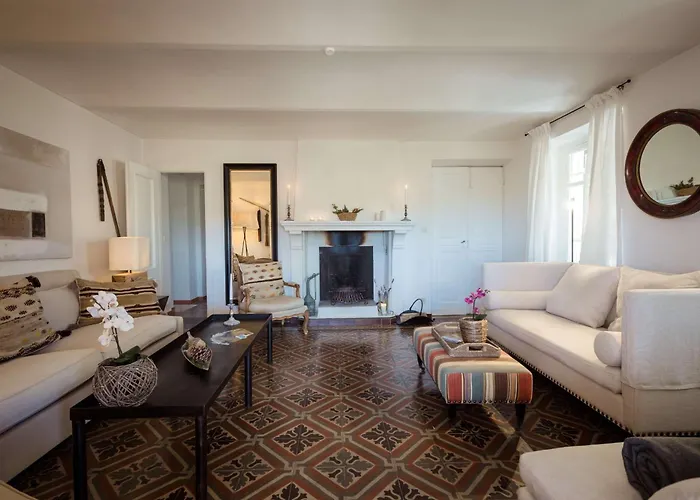 Luxe Villa, Ensuites & Private Vineyard Views