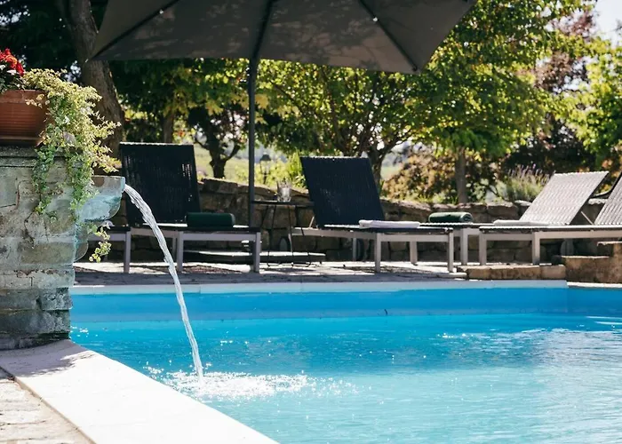 Luxe Villa, Ensuites & Private Vineyard Views Villa *