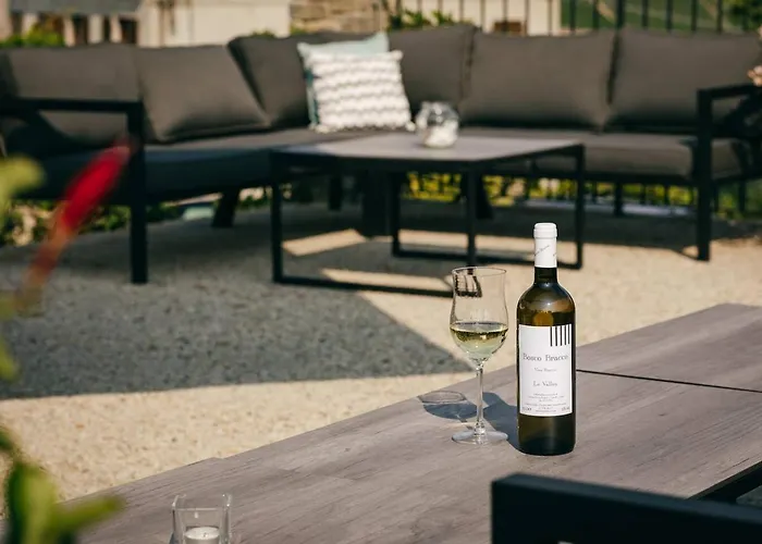Luxe Villa, Ensuites & Private Vineyard Views * San Marzano Oliveto