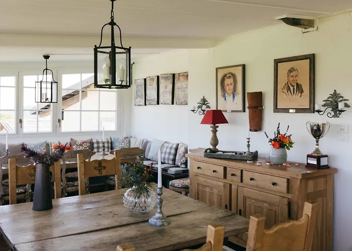 Luxe Villa, Ensuites & Private Vineyard Views Villa *